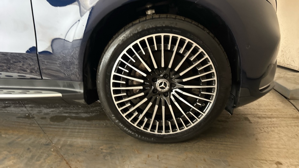 MERCEDES EQC Image 20