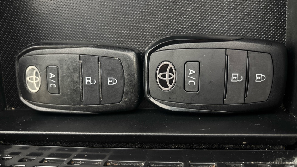 TOYOTA BZ4X 2 keys