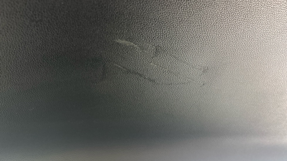MG MG4 scuff