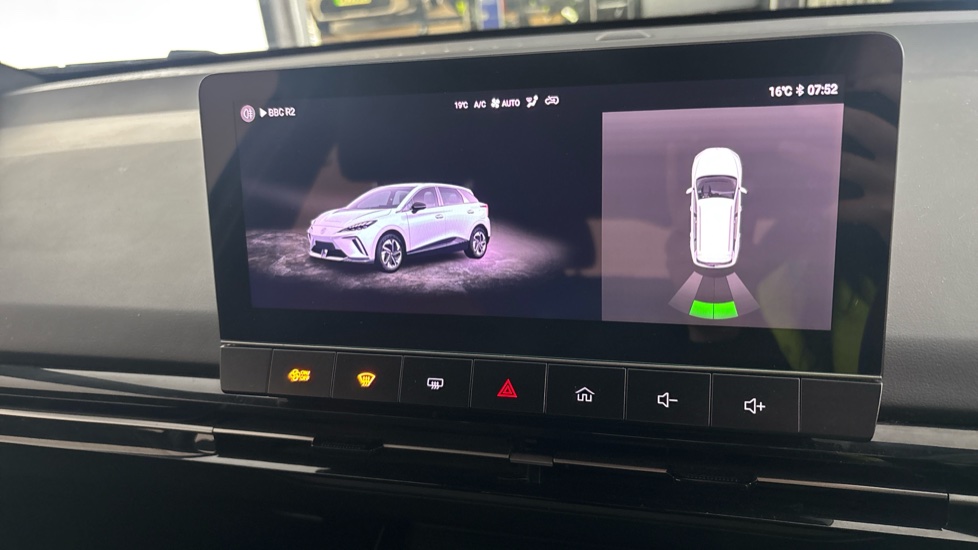 MG MG4 parking sensors