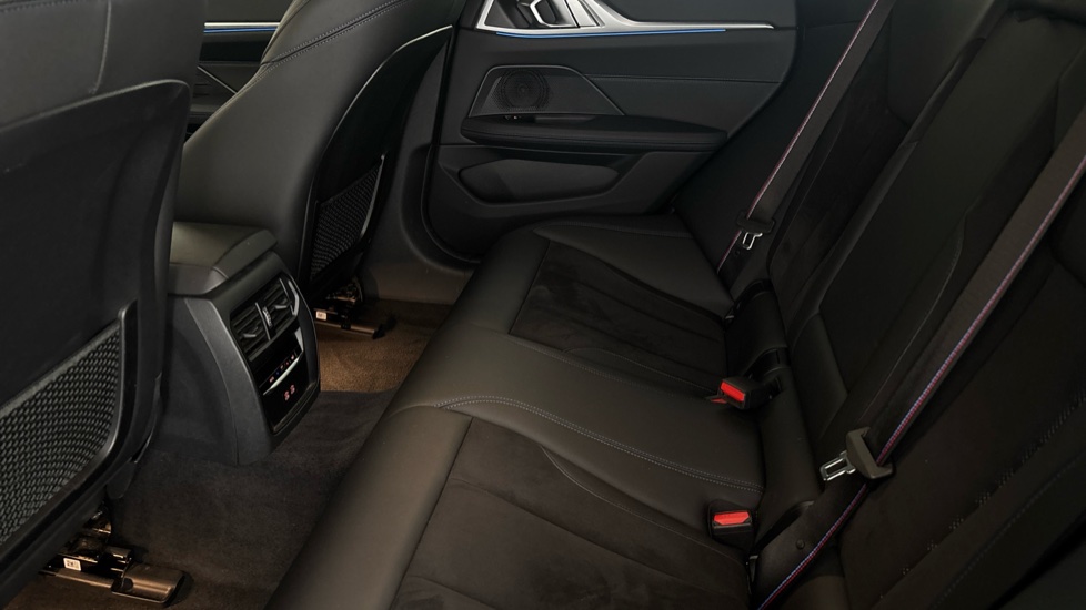 BMW I4 Image 14