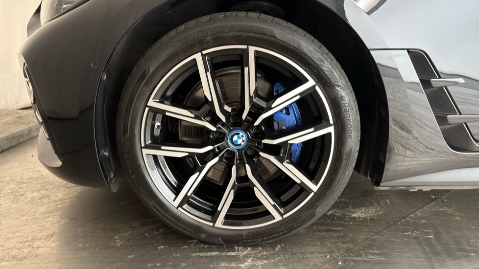 BMW I4 Image 17
