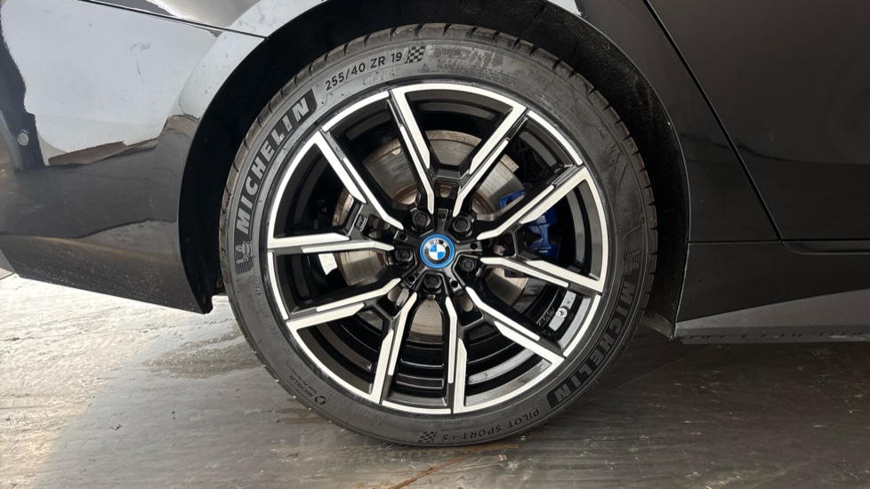 BMW I4 Image 19