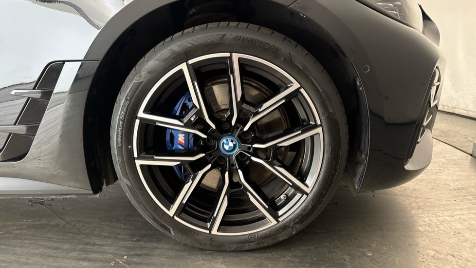BMW I4 Image 20