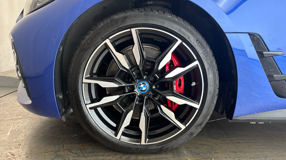 BMW I4 Image 17