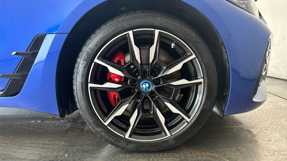 BMW I4 Image 20