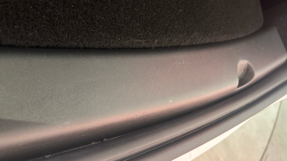 TESLA MODEL Y Scratches