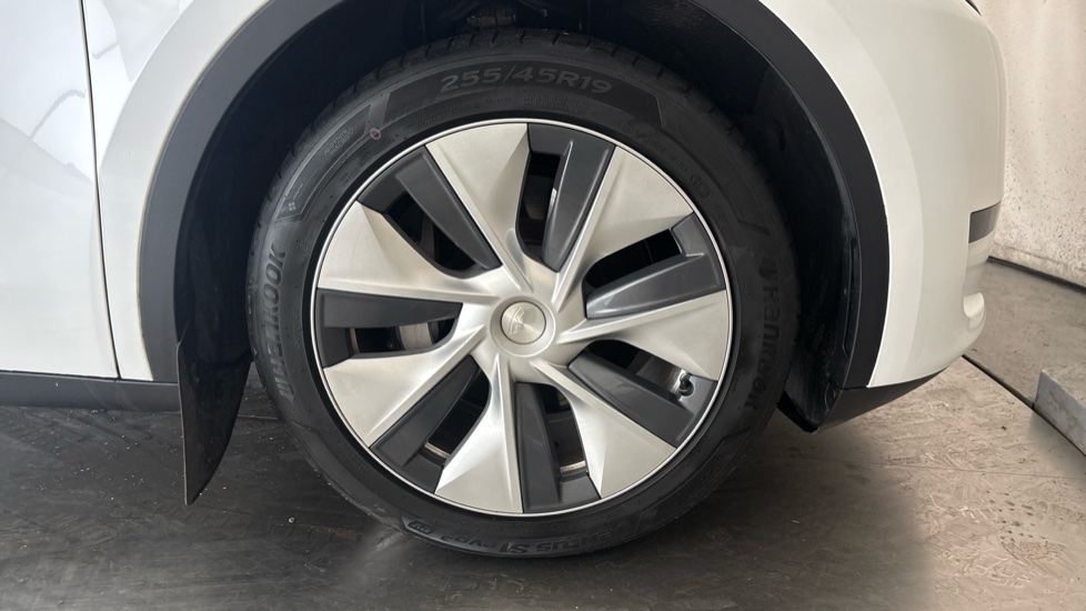 TESLA MODEL Y Image 20