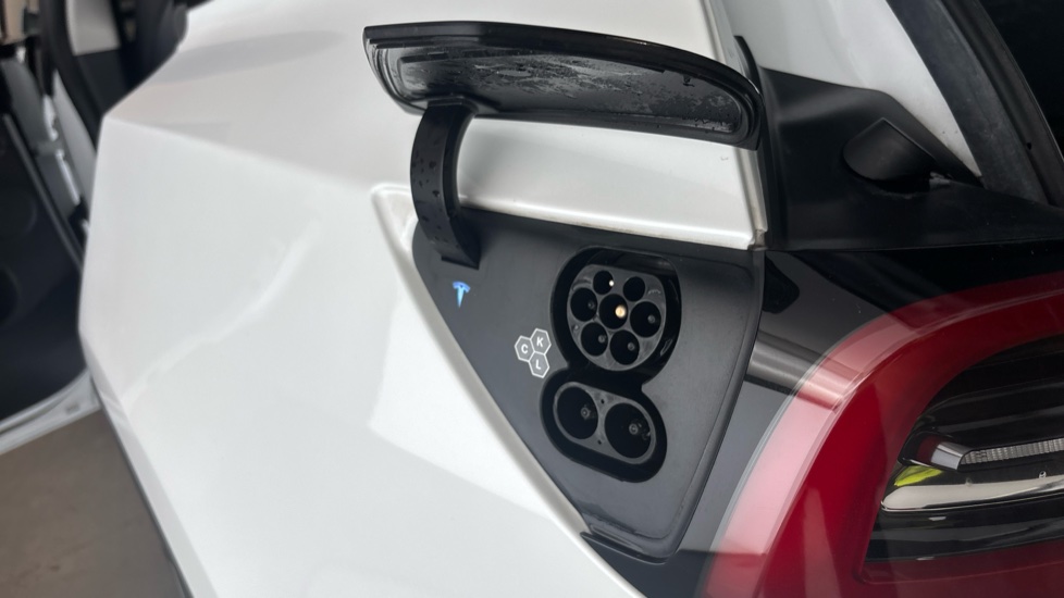 TESLA MODEL Y Image 21