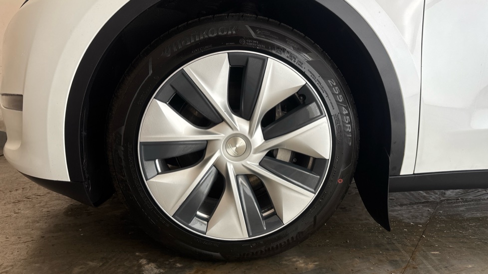 TESLA MODEL Y Image 17