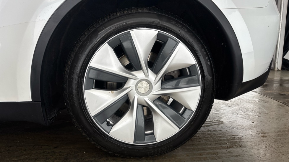 TESLA MODEL Y Image 18
