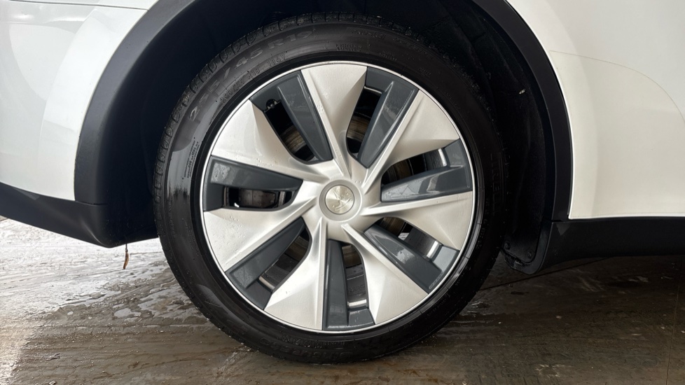 TESLA MODEL Y Image 19