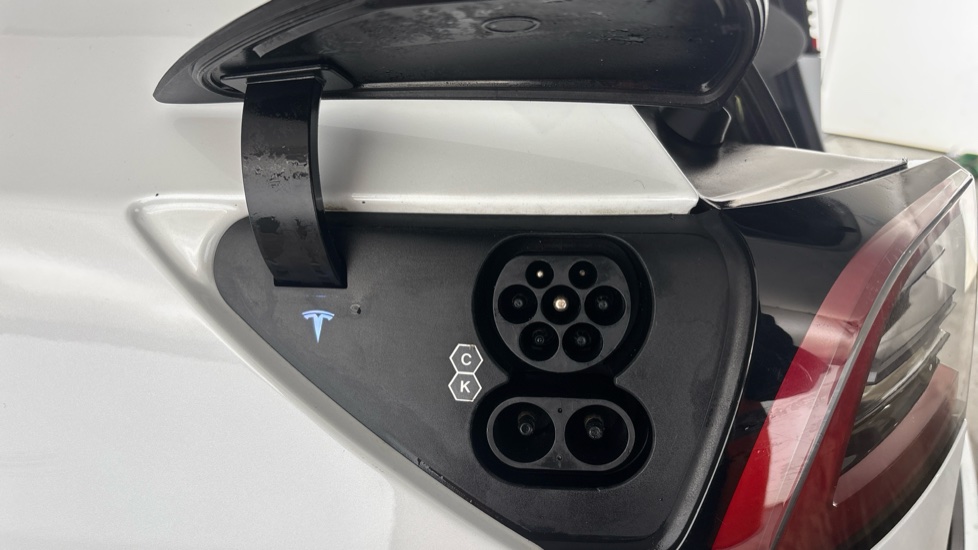 TESLA MODEL Y Image 21