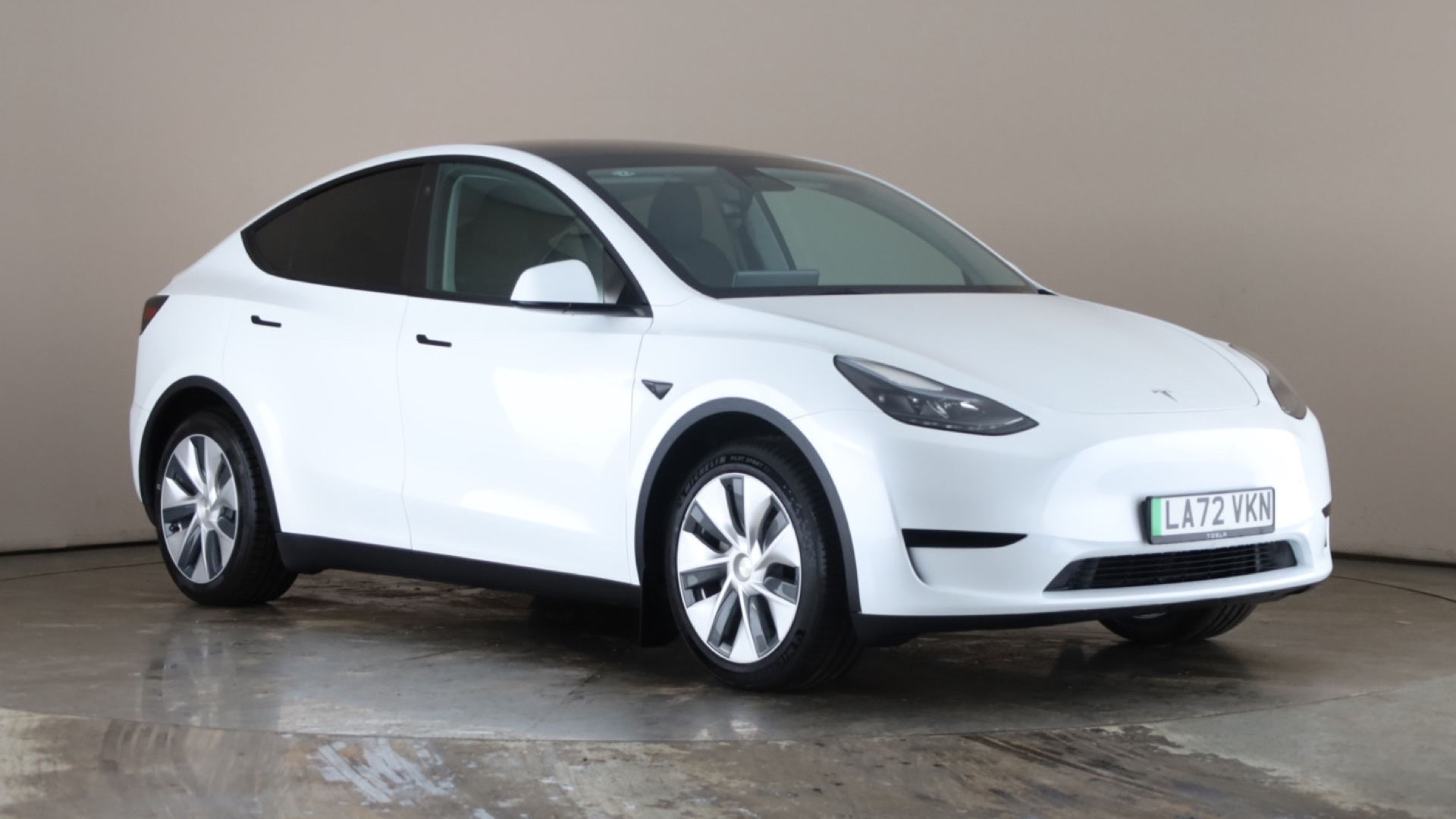 4020683 RWD 5dr Auto