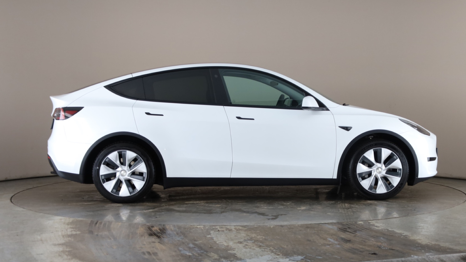 4020683 RWD 5dr Auto