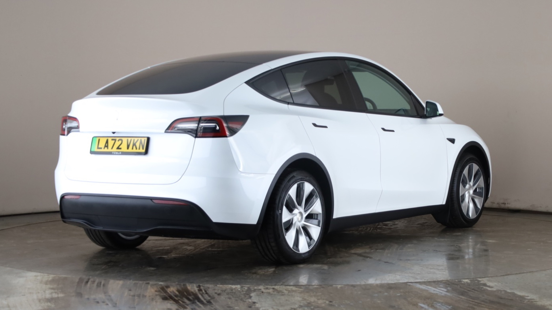 4020683 RWD 5dr Auto