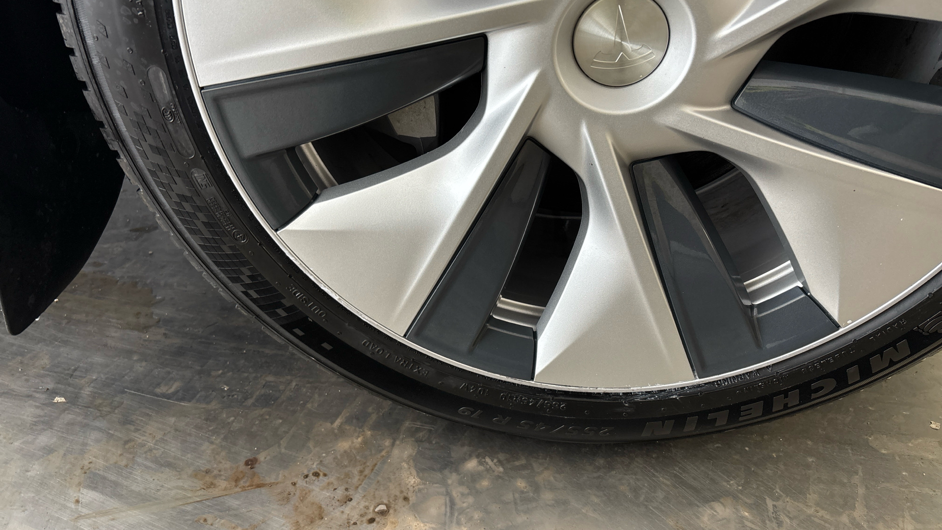 4020683 RWD 5dr Auto