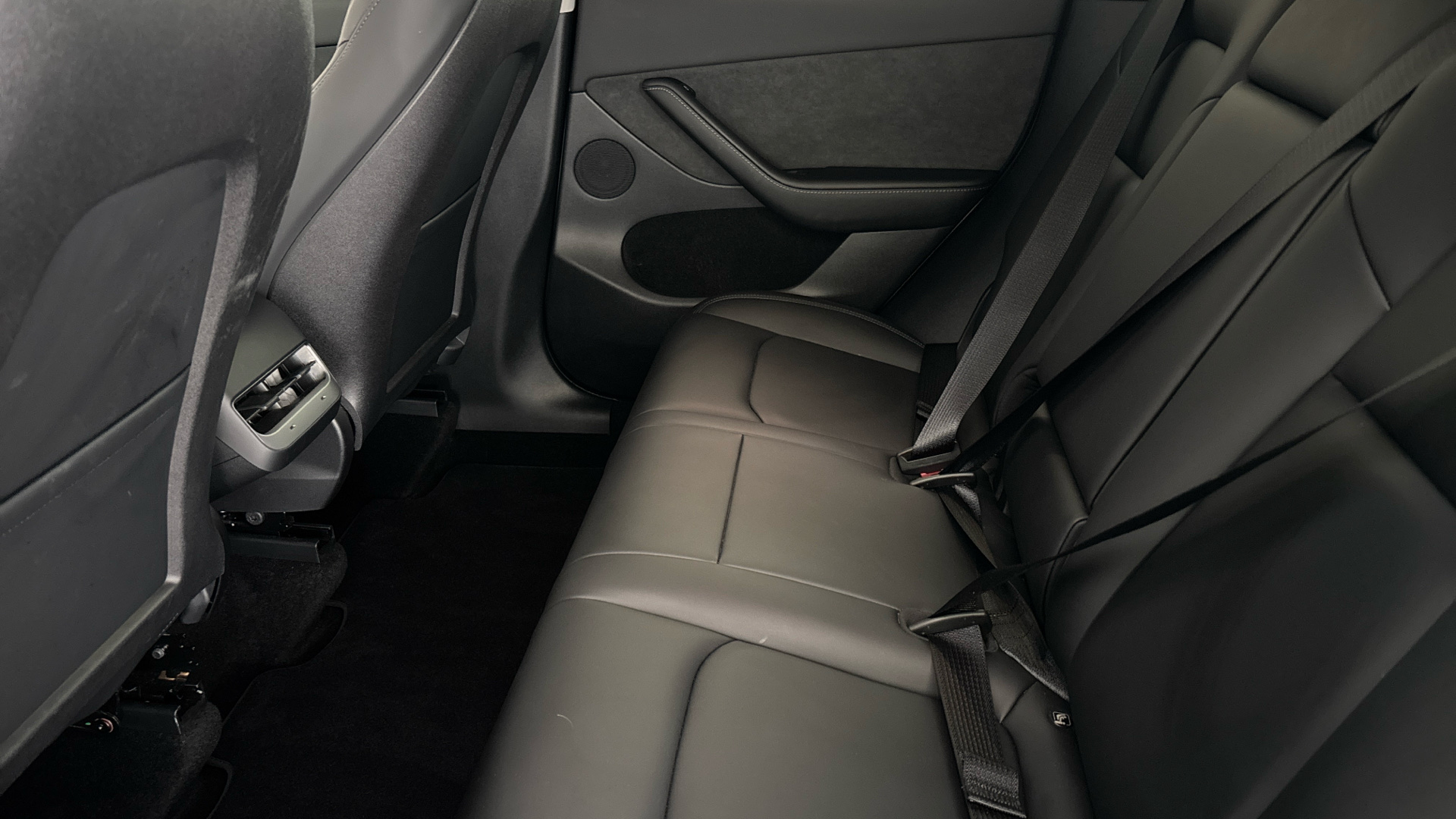 4020683 RWD 5dr Auto