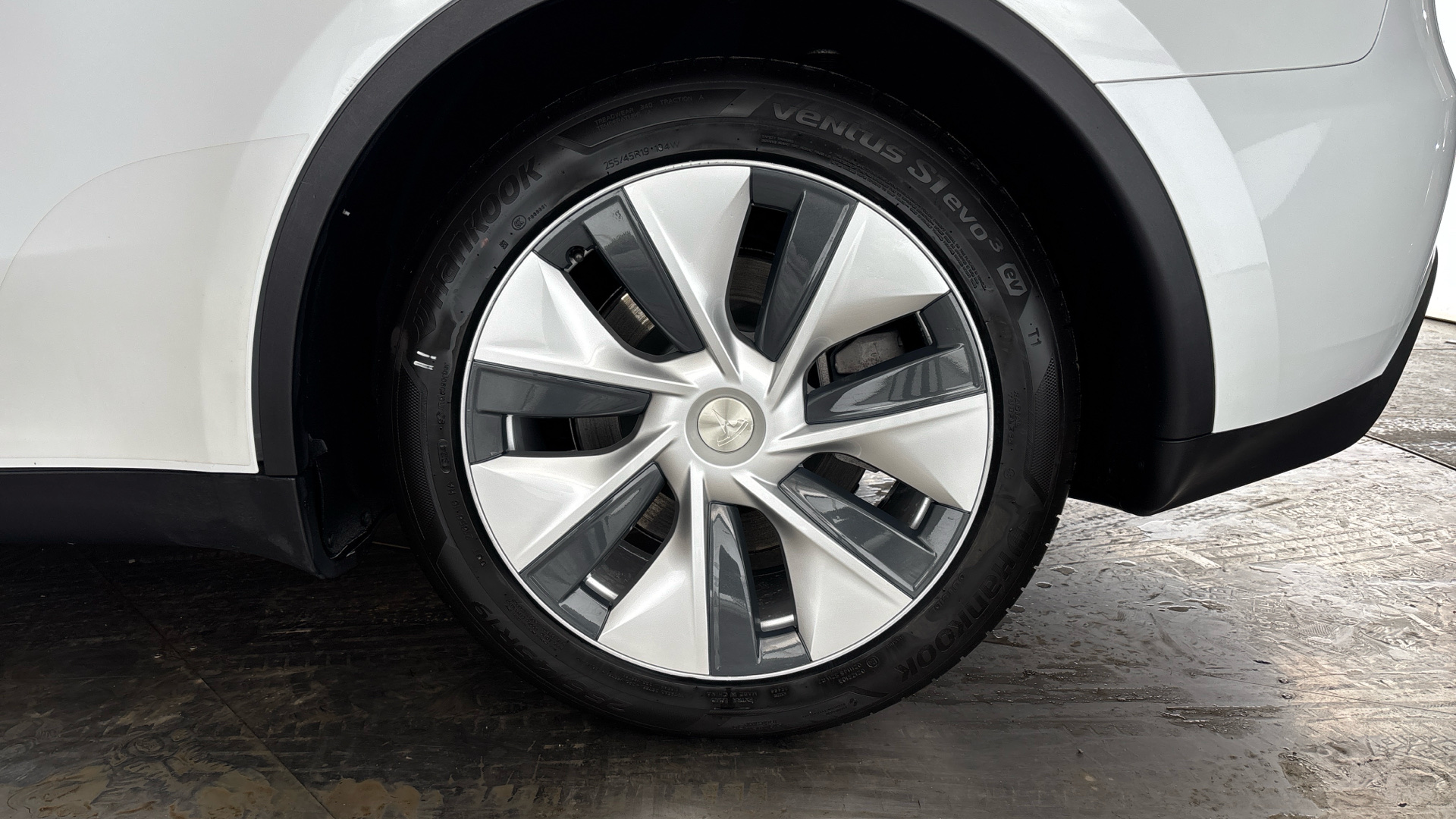 4020683 RWD 5dr Auto