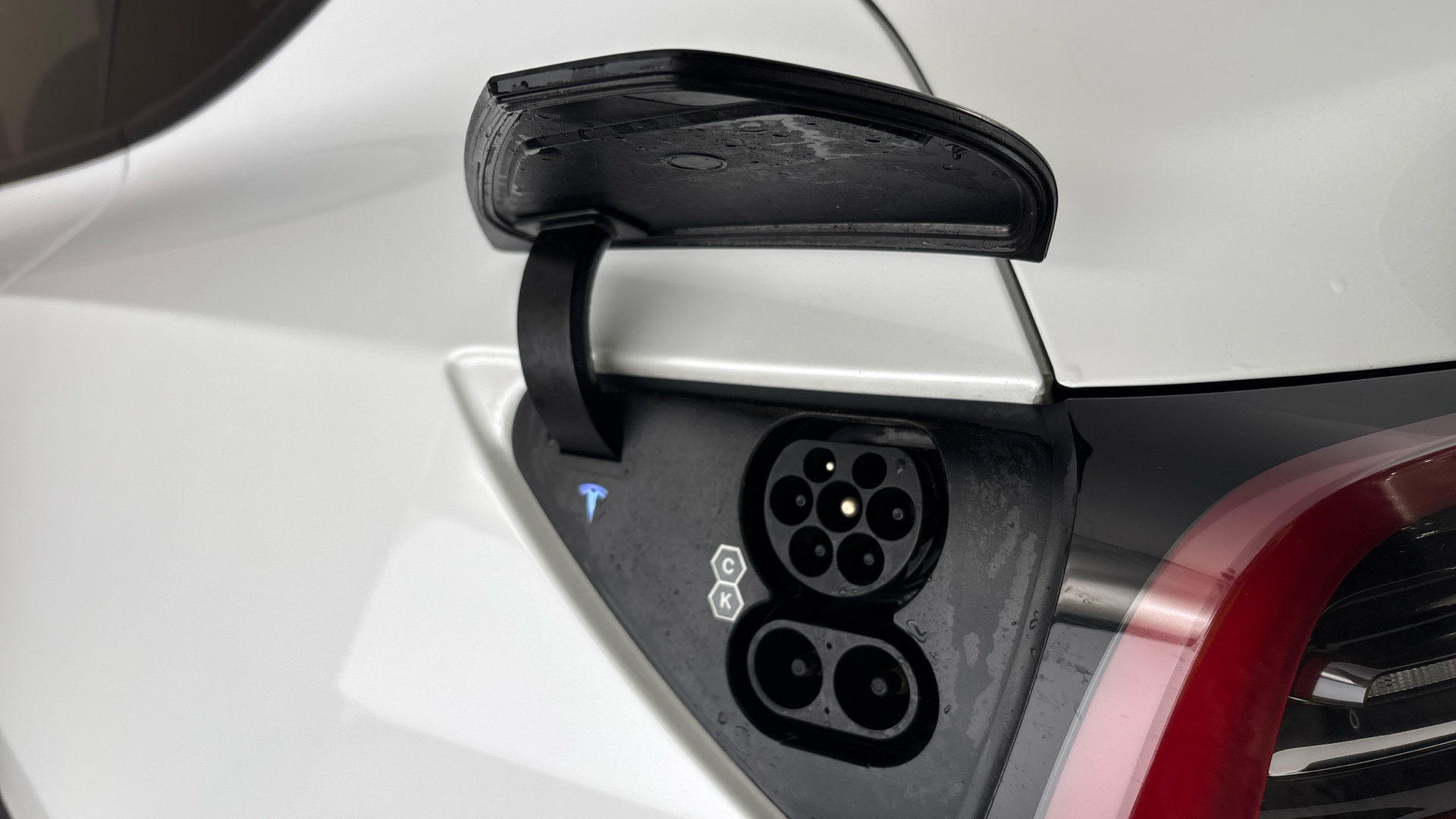 4020683 RWD 5dr Auto