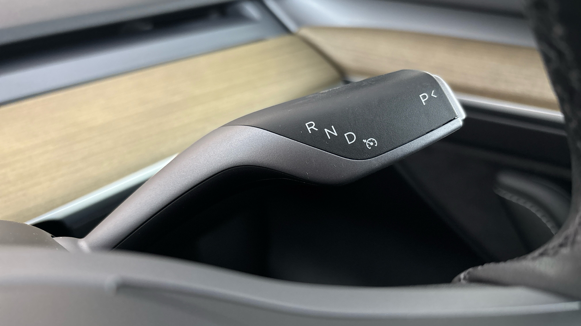 4020683 RWD 5dr Auto