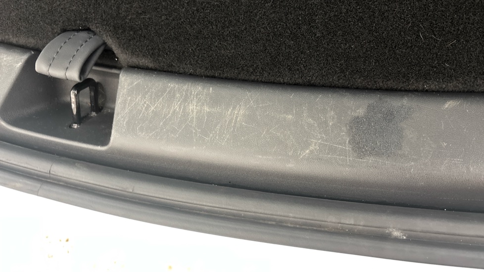 TESLA MODEL Y Scratches and scuff
