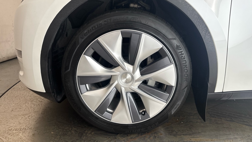 TESLA MODEL Y Image 17