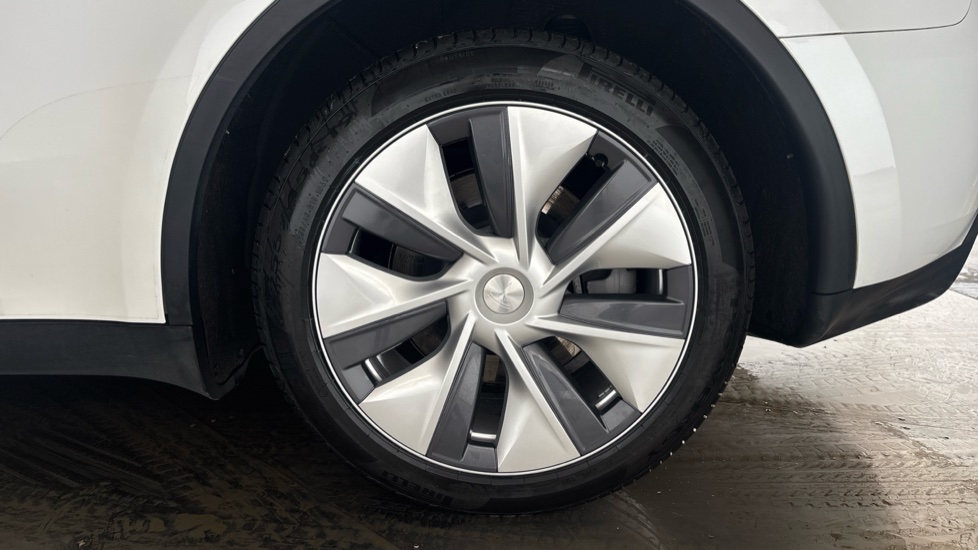 TESLA MODEL Y Image 18