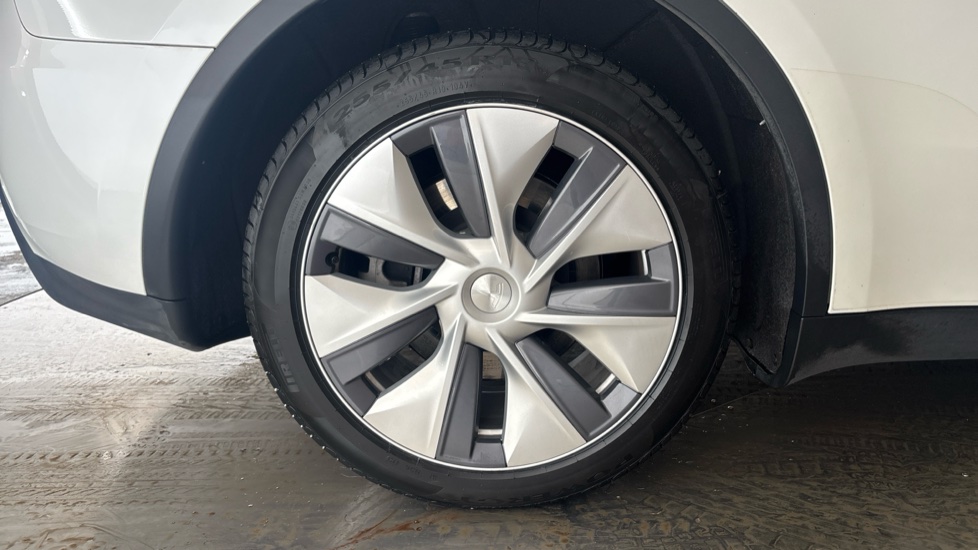 TESLA MODEL Y Image 19