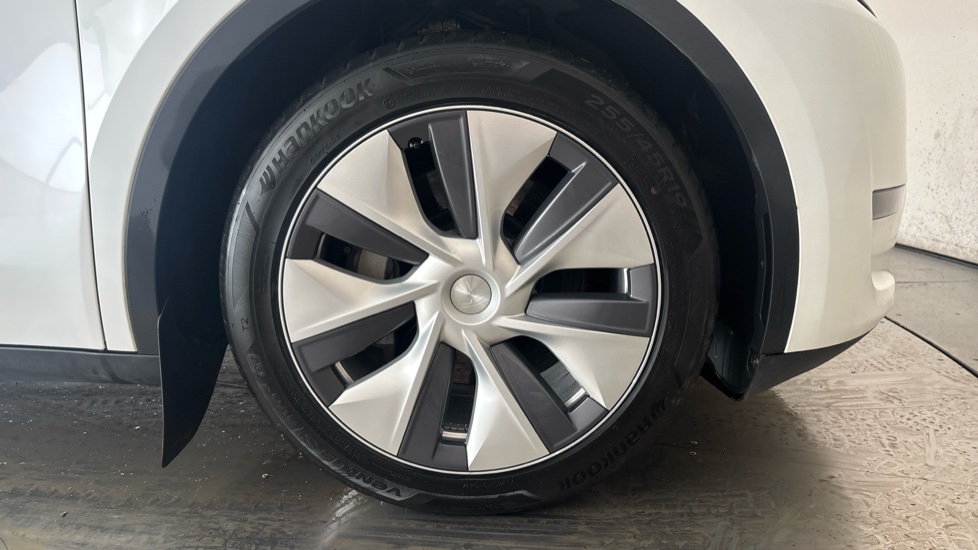 TESLA MODEL Y Image 20
