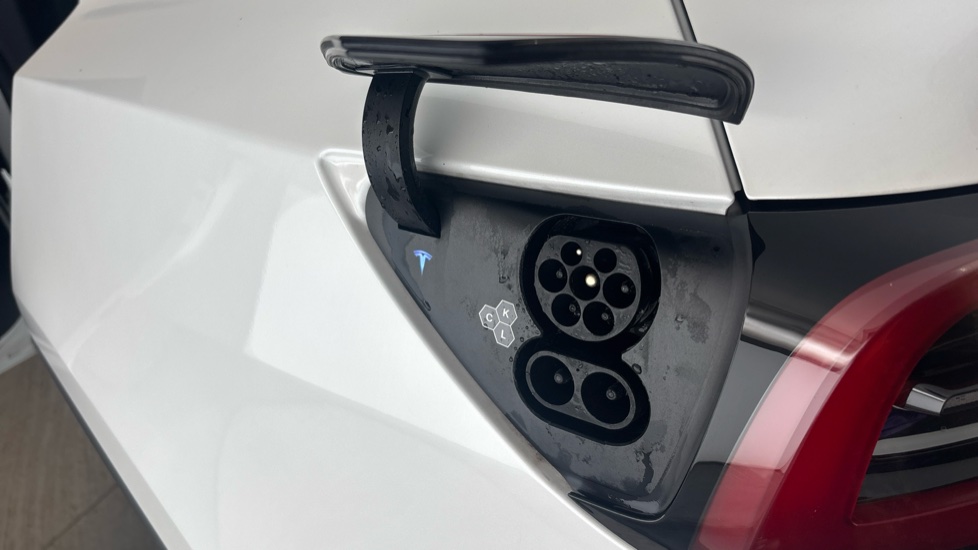 TESLA MODEL Y Image 21