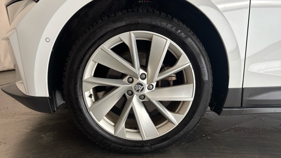 SKODA ENYAQ Image 17
