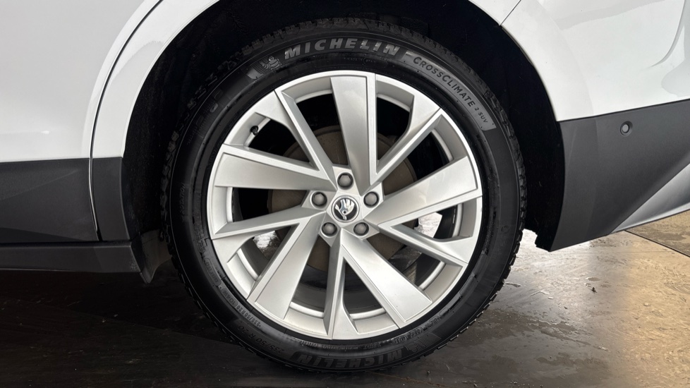 SKODA ENYAQ Image 18