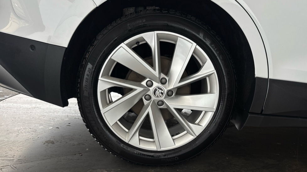 SKODA ENYAQ Image 19