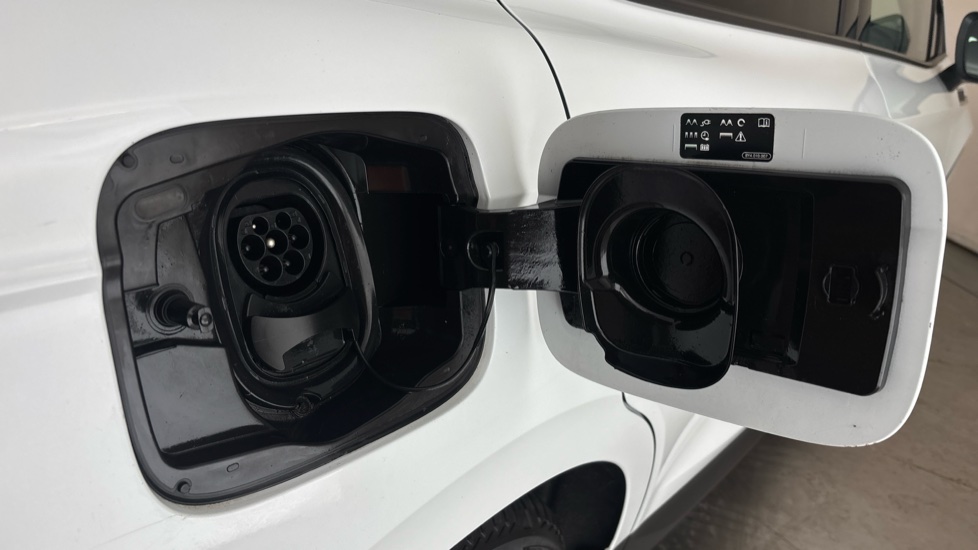 SKODA ENYAQ Image 21