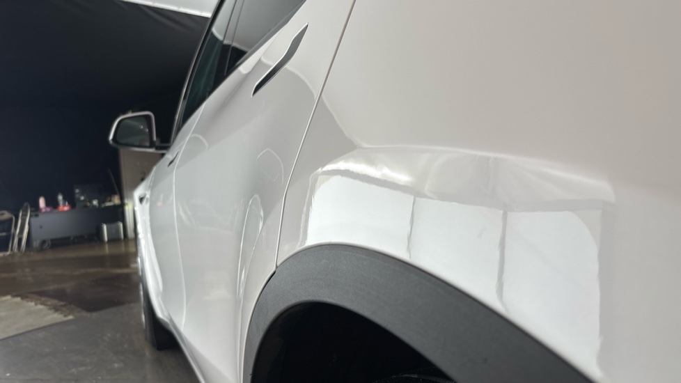 TESLA MODEL Y dent