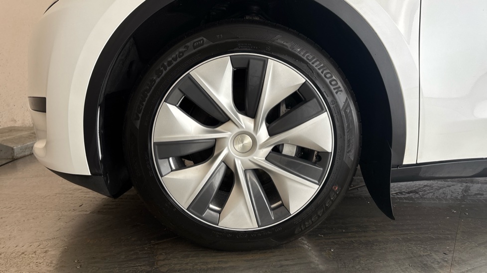 TESLA MODEL Y Image 17