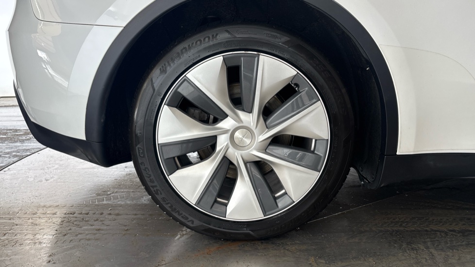 TESLA MODEL Y Image 19