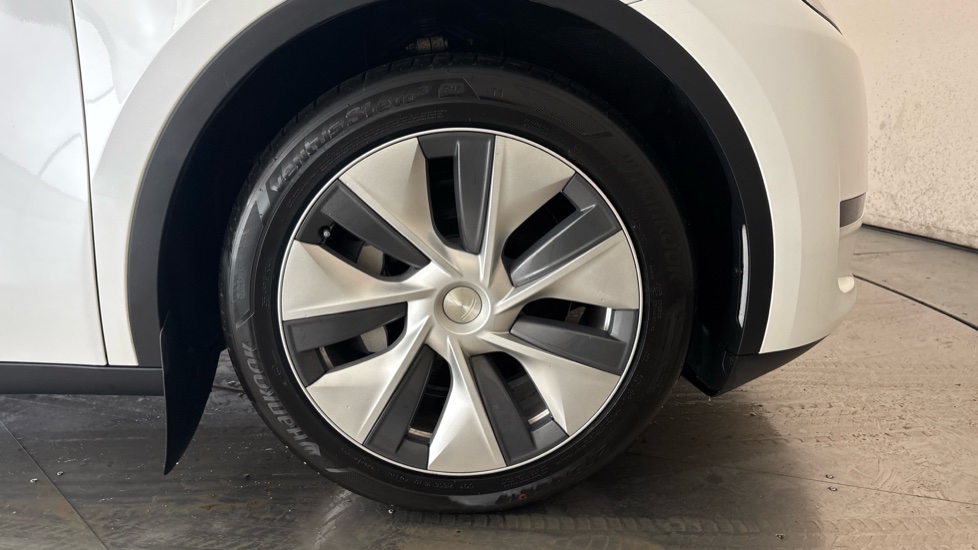 TESLA MODEL Y Image 20