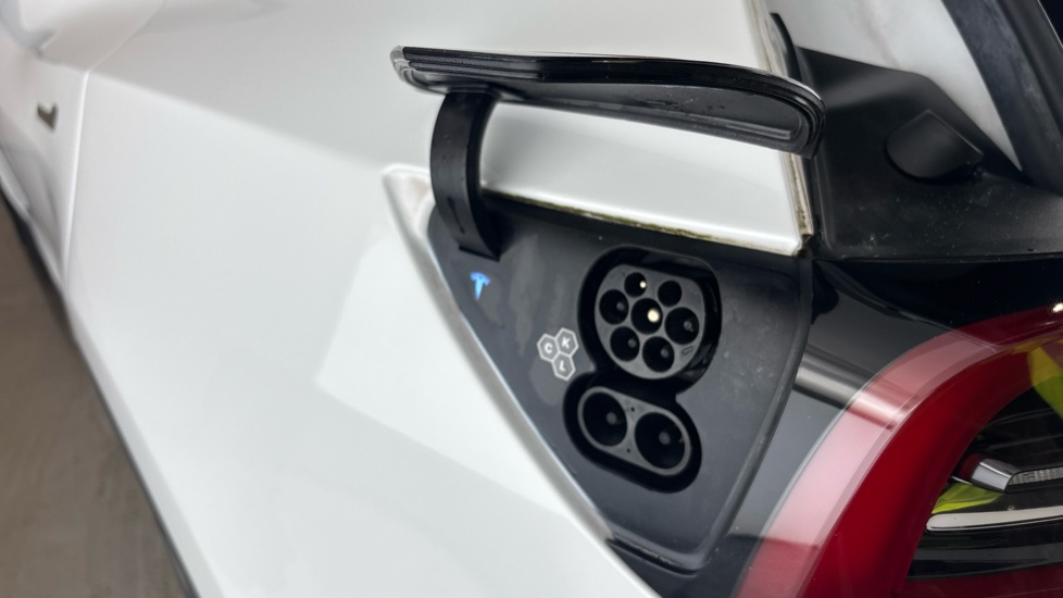 TESLA MODEL Y Image 21