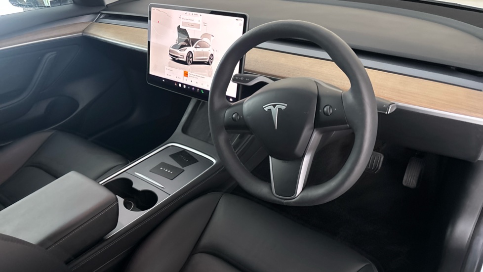 Tesla Model 3 Image 9