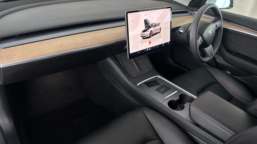Tesla Model 3 Image 10