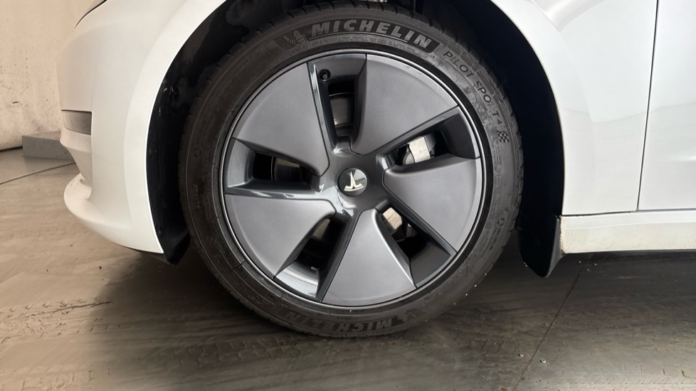 Tesla Model 3 Image 17