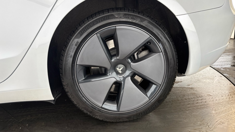 Tesla Model 3 Image 18