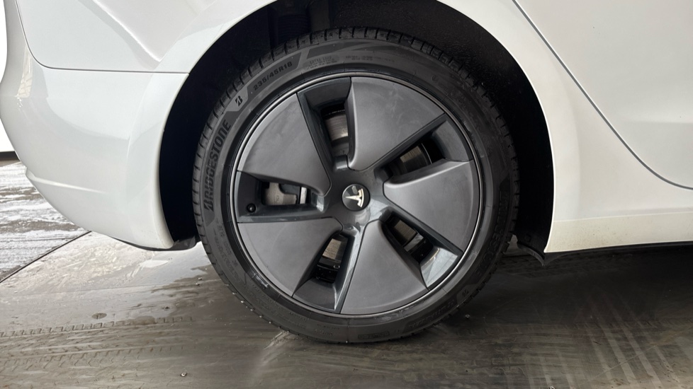 Tesla Model 3 Image 19