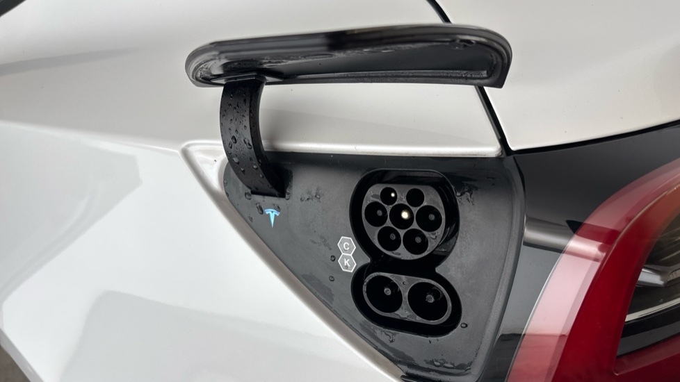 Tesla Model 3 Image 21