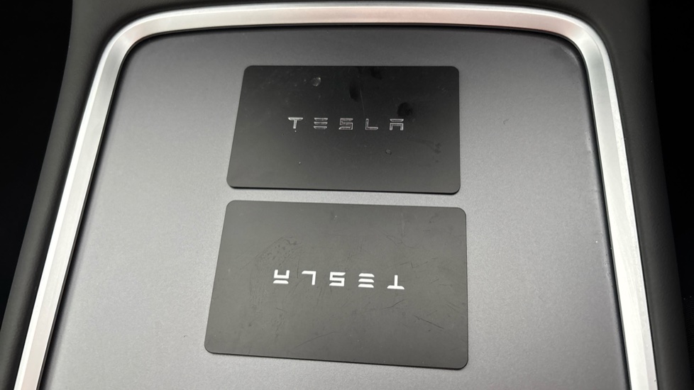 Tesla Model 3 2 keys