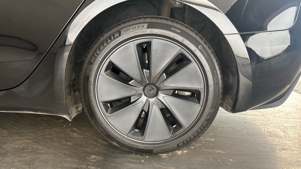 Tesla Model 3 Image 18