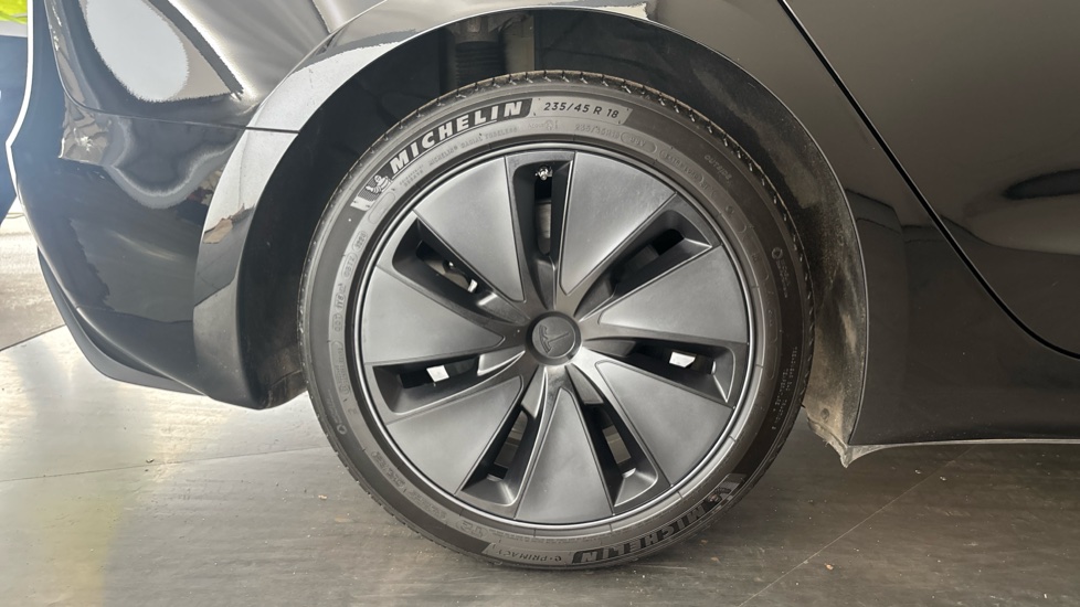 Tesla Model 3 Image 19