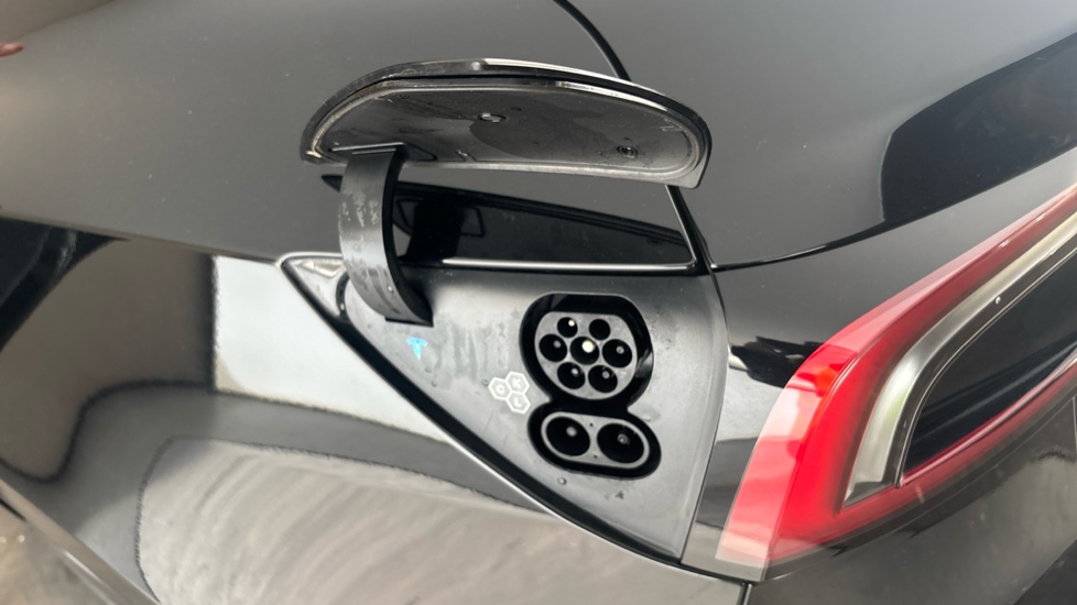 Tesla Model 3 Image 21